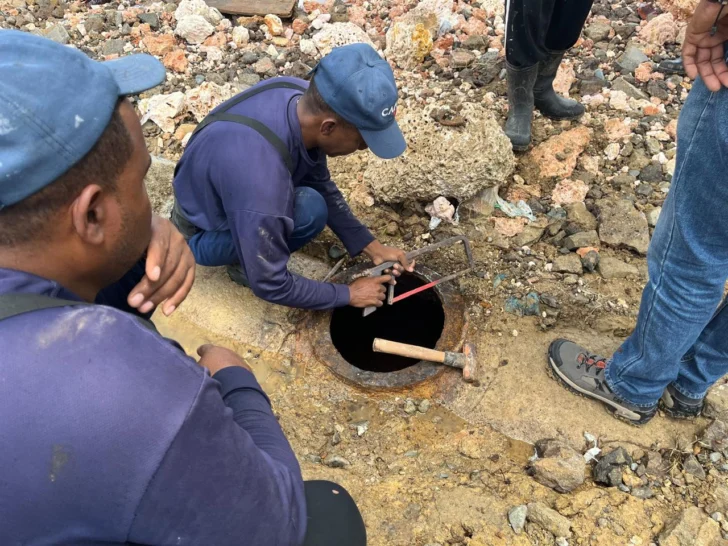 Avería por obras del Metro deja sin agua a 11 sectores de Santo Domingo Oeste