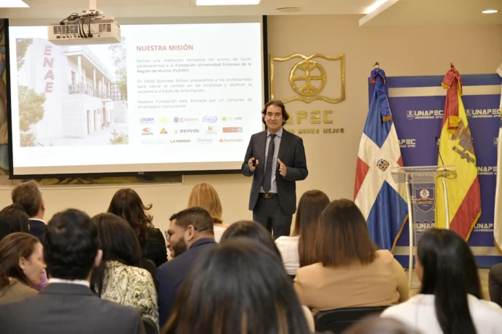 ENAE ofrece formación gratuita en inteligencia artificial y STEM en Unapec
