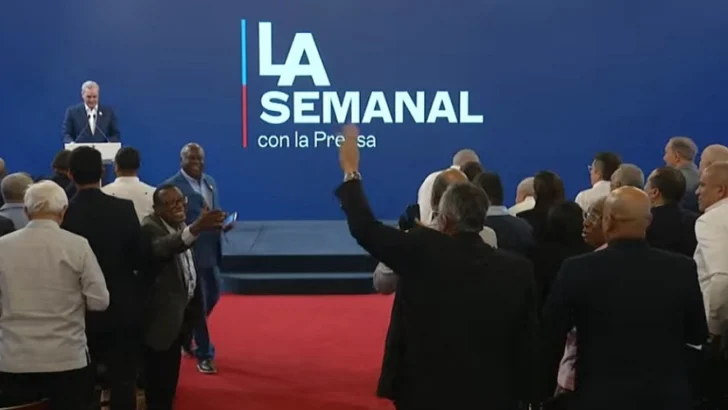 Abinader llama a la oposición a reconocer avances del Metro y a usarlo