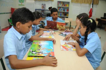 Una pedagogía poésica del cuento: arte de narrar con ternura Una pedagogía poésica del cuento: arte de narrar con ternura