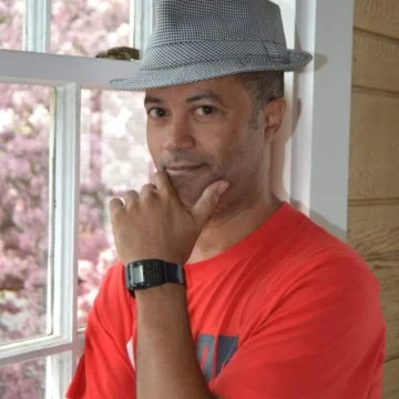 Cinco preguntas para un escritor o escritora de la República Dominicana: León Félix Batista Cinco preguntas para un escritor o escritora de la República Dominicana: León Félix Batista
