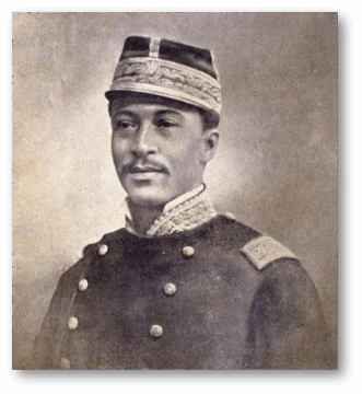  El General Gregorio Luperón ha sido aclamado por el pueblo dominicano como el principal líder de la Guerra de la Restauración al derrotar al General Pedro Santana en la Batalla de Arroyo Bermejo.