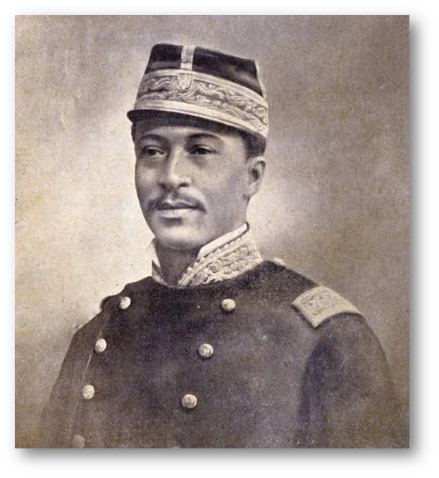  El General Gregorio Luperón ha sido aclamado por el pueblo dominicano como el principal líder de la Guerra de la Restauración al derrotar al General Pedro Santana en la Batalla de Arroyo Bermejo.