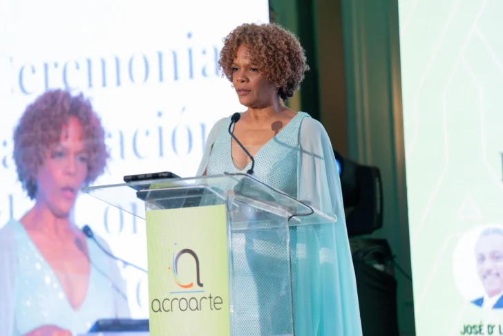 Marivell Contreras se juramenta como presidenta de ACROARTE 2025-2027