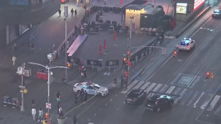 Tres heridos y un adolescente detenido en un tiroteo en Time Square en Nueva York