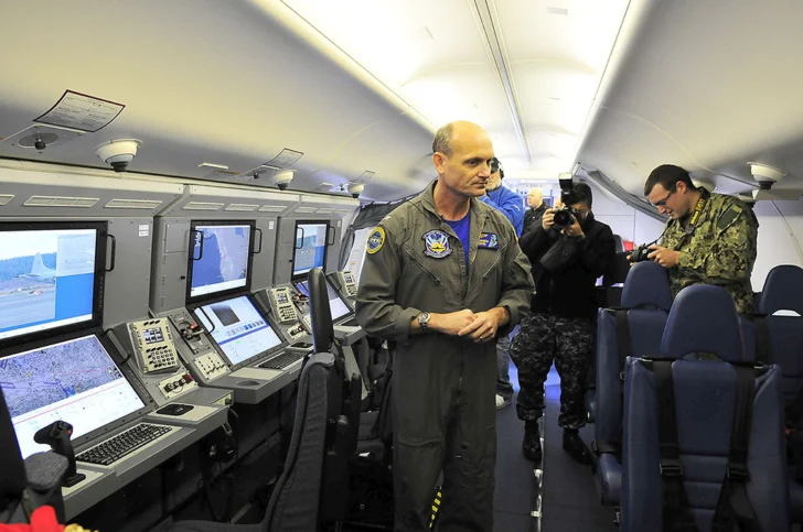 P-8-Poseidon-Interior-728x483