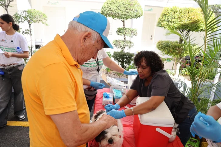 Realizan jornada de vacunación canina en Constanza
