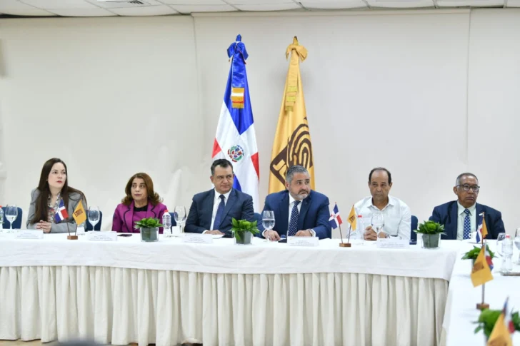 JCE presenta el proyecto de la nueva cédula a Participación Ciudadana y del CODESSD