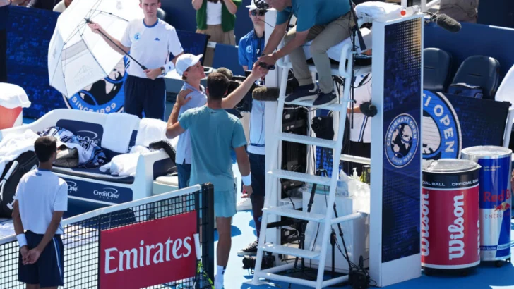 Alcaraz conquista su primer Masters 1000 en Cincinnati tras el retiro de Sinner
