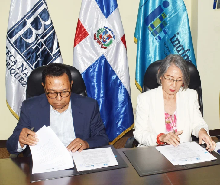 Inafocam dona libros a la Biblioteca Nacional