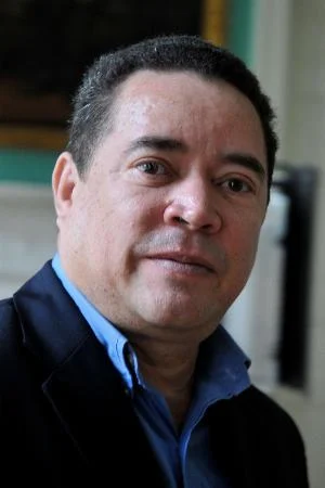 Al distinguido amigo René Fortunato