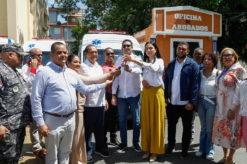Sistema 911 entrega tres ambulancias en Santiago Rodríguez