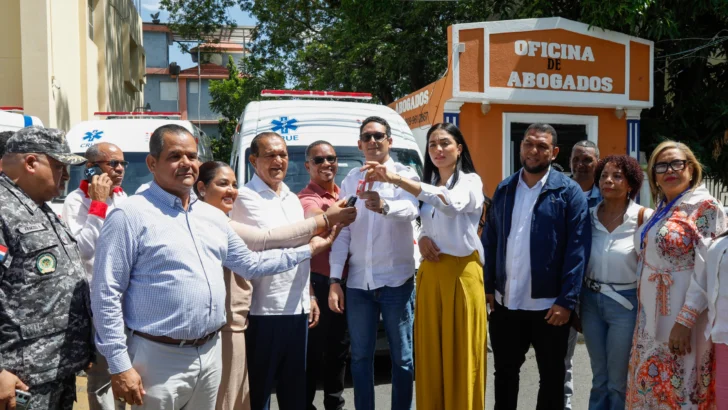 Sistema 911 entrega tres ambulancias en Santiago Rodríguez Sistema 911 entrega tres ambulancias en Santiago Rodríguez