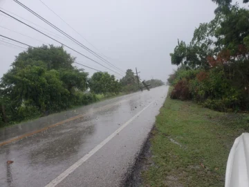 Tornado en San Juan derribó seis postes del tendido eléctrico