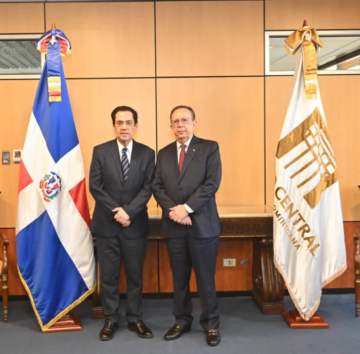 Valdez Albizu se reúne con embajador Tony Raful y estudiantes meritorios de origen dominicano en España Valdez Albizu se reúne con embajador Tony Raful y estudiantes meritorios de origen dominicano en España