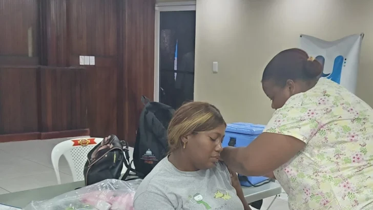 Hospital Moscoso Puello realiza jornada de vacunación contra la Hepatitis