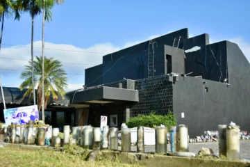 Vecinos exigen solución al abandono del edificio Jet Set