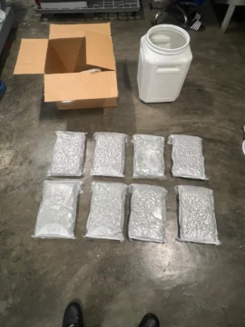 DNCD confisca ocho paquetes de marihuana en el AILA