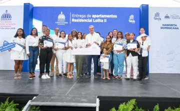 Ministerio de la Mujer entrega casi RD$ 7 millones en Bono Mujer en Manoguayabo
