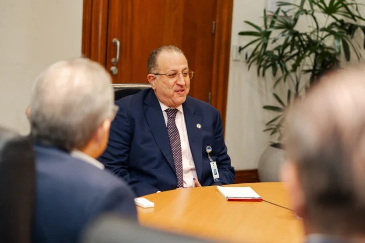 Magín Díaz se reúne con la ONEC; reafirma apertura al diálogo para fortalecer economía nacional