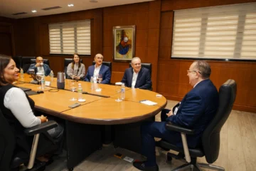 Magín Díaz se reúne con la ONEC; reafirma apertura al diálogo para fortalecer economía nacional