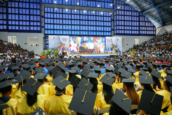 UASD gradúa a 1,577 profesionales en La Romana