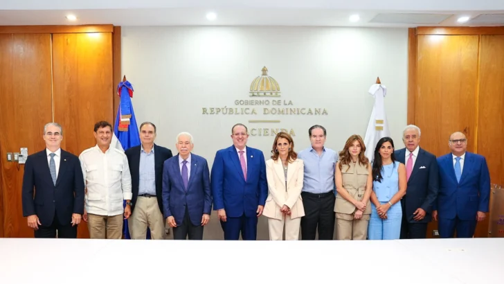 Magín Díaz se reúne con líderes empresariales para fortalecer la confianza y el crecimiento económico