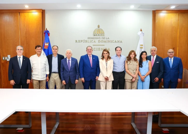Magín Díaz se reúne con líderes empresariales para fortalecer la confianza y el crecimiento económico