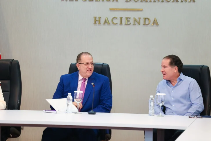 Magín Díaz se reúne con líderes empresariales para fortalecer la confianza y el crecimiento económico