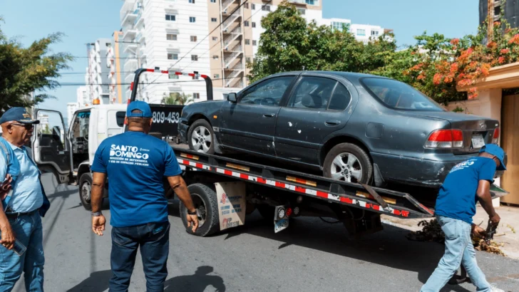 Realizan operativo de recuperación de espacios en el Ensanche Quisqueya