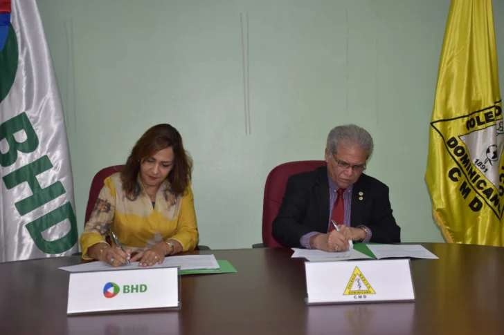 BHD y Colegio Médico firman acuerdo para impulsar el bienestar de los galenos