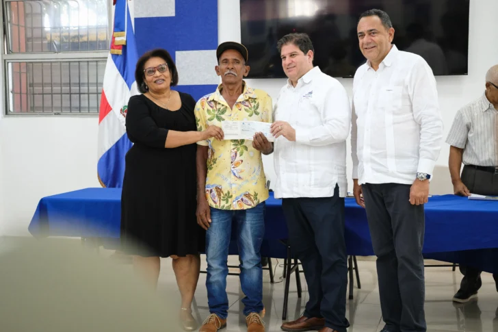 Gobierno entrega apoyo económico a pequeños porcicultores afectados por la Peste Porcina Africana