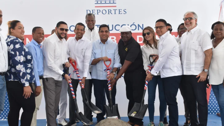 Ministro Kelvin Cruz da primer picazo para la construcción del multiusos del Club 30 de Mayo