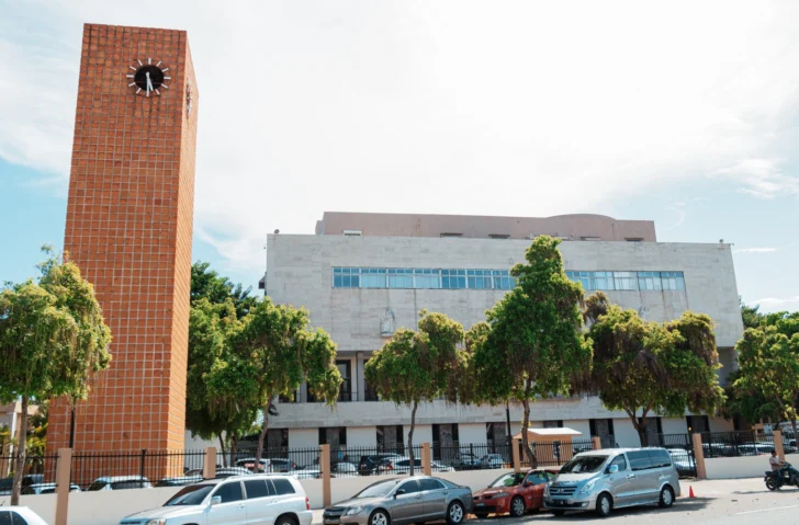 Alcaldía del DN y Aduanas anuncian reglas de participación en Plásticos por Útiles Escolares
