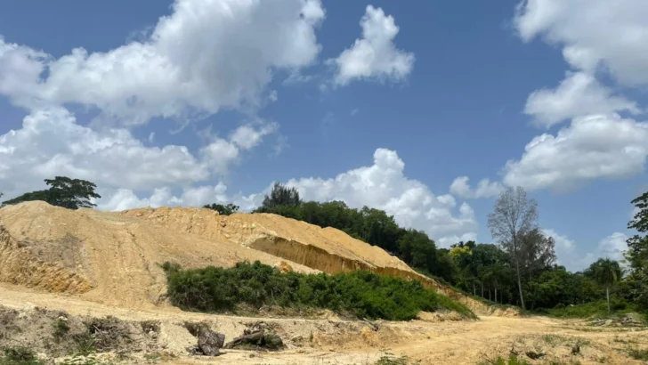 Construcción con permisos irregulares amenaza el Cinturón Verde de Santo Domingo