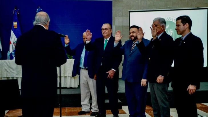Juramentan nueva directiva de la Academia Dominicana de la Historia Juramentan nueva directiva de la Academia Dominicana de la Historia