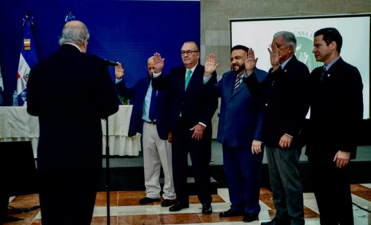 Juramentan nueva directiva de la Academia Dominicana de la Historia
