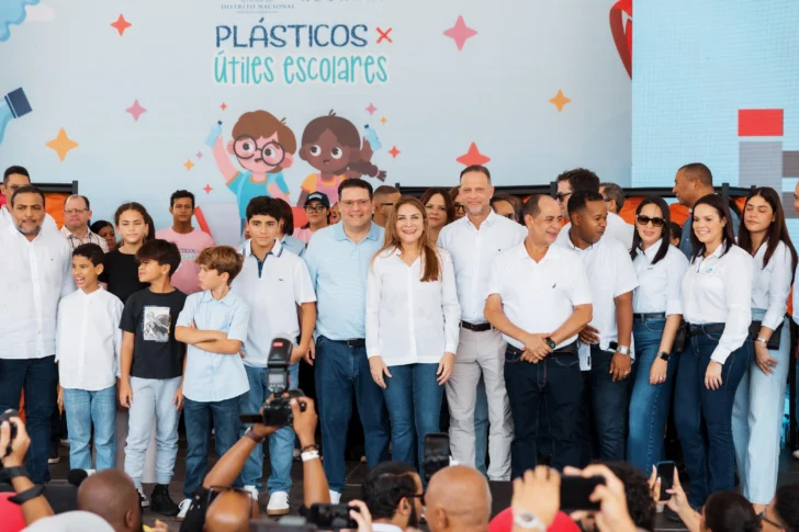Plásticos por Útiles Escolares recolecta 15.2 millones de botellas plásticas