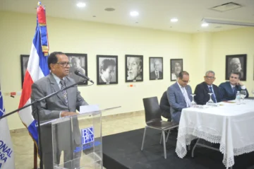  Rafael Peralta Romero, director de la Biblioteca Nacional, prologuista del libro.