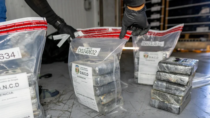 DNCD incauta 120 paquetes presumiblemente cocaína ocultos en carga de bananos DNCD incauta 120 paquetes presumiblemente cocaína ocultos en carga de bananos