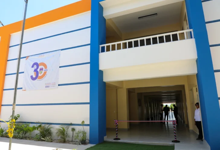 Abinader conecta a Pedernales al SENI e inaugura la primera extensión de la Ucateba