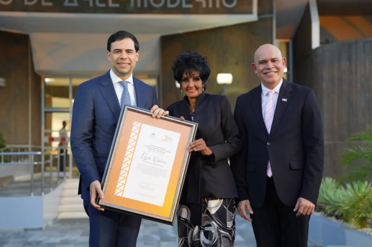 Ministerio de Cultura inaugura Bienal de Artes Visuales 2025 con homenaje a Elsa Núñez