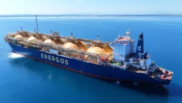 Llega a Montecristi unidad flotante para almacenar gas licuado que alimentará planta de 412 megavatios
