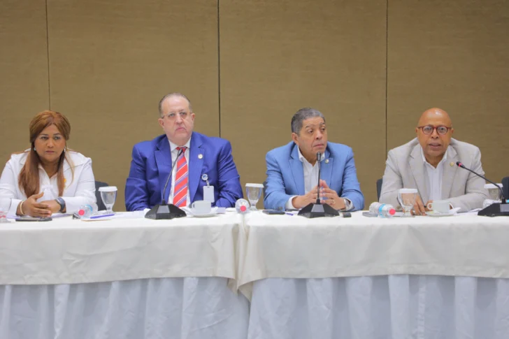 Diputados escuchan los detalles de la reformulación del Presupuesto 2025