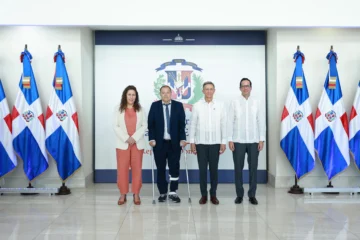 Gobierno firma acuerdo para establecer en el país la oficina regional del CLAD