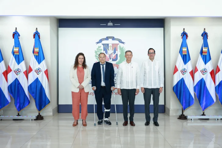Gobierno firma acuerdo para establecer en el país la oficina regional del CLAD