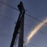 Incendio afecta estructura de redes eléctricas en comunidades de Barahona
