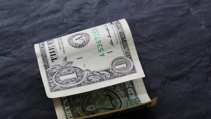 El dólar sigue subiendo, se cambia este martes para la venta a 63.52 pesos