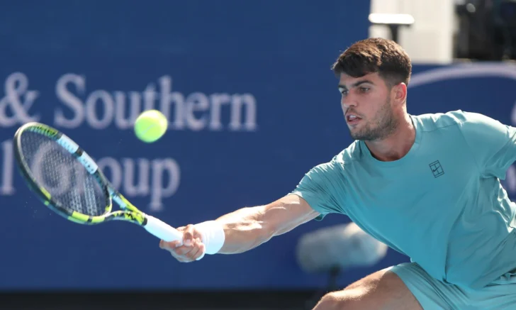 Alcaraz, Sinner, Swiatek y Sabalenka entre los que triufan en otra jornada de lluvia