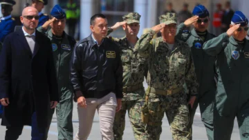 Noboa impulsa consulta para el retorno de bases extranjeras y juicio a magistrados constitucionales